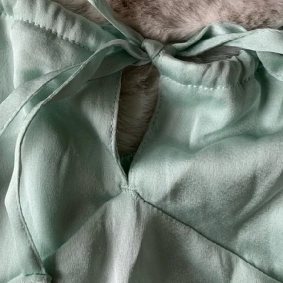 Brand New Hollister Satin Crop Top - Picture 7 of 11